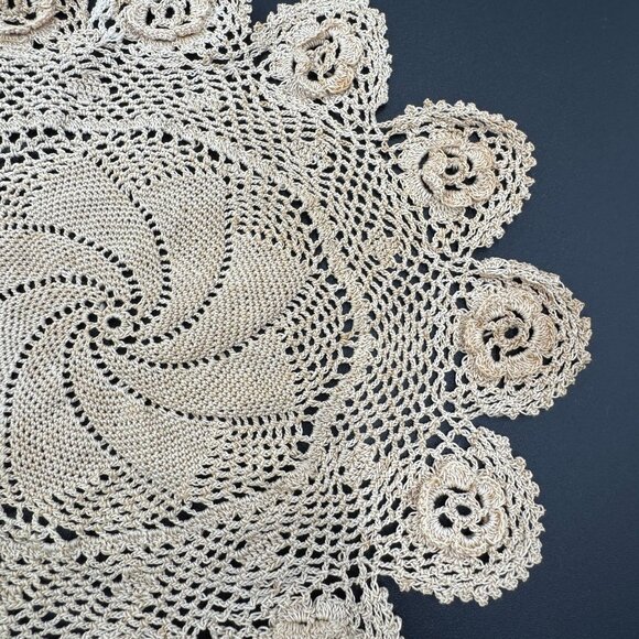 Vtg Beige Crochet Lace Doily Rose & Swirl Design 10"x7" Cottage Core Pinwheel - Picture 7 of 8